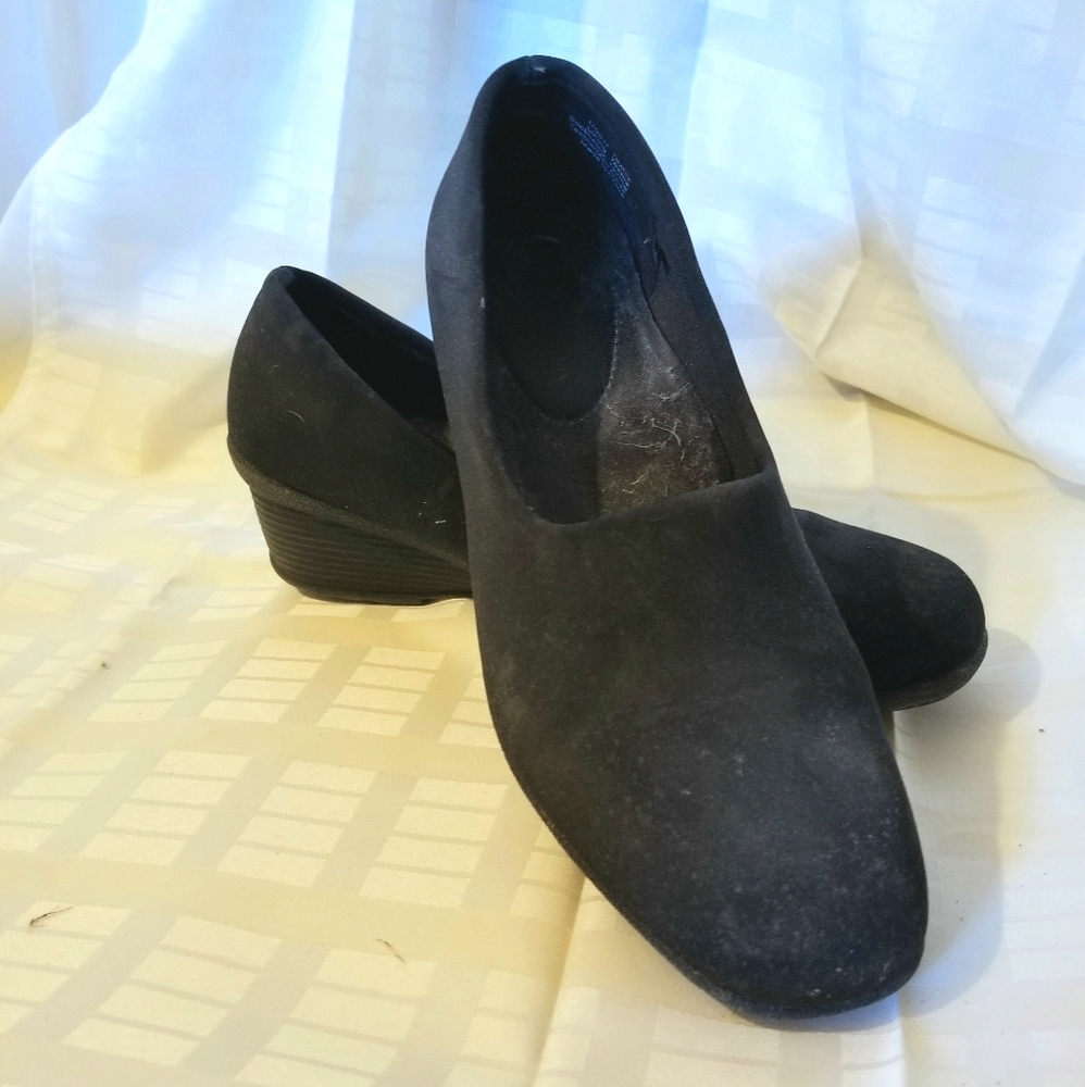 Black wedge memory foam